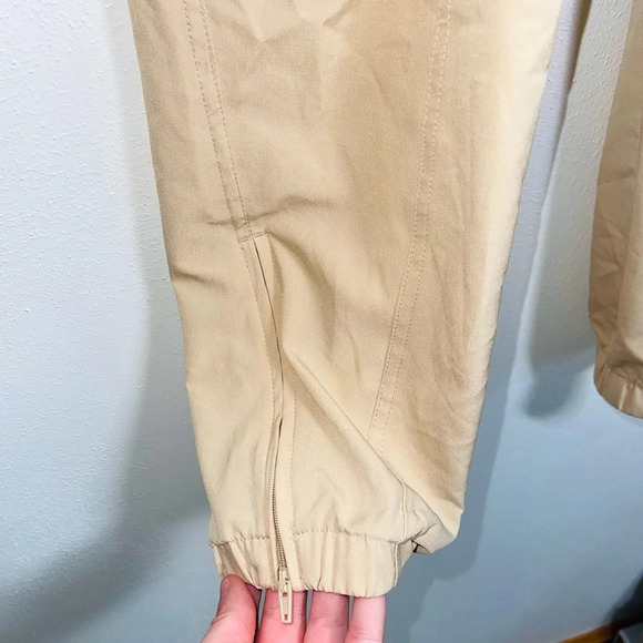 Old Navy StretchTech Tan Mid-rise Zip Ankle Relaxed Jogger Pants Small Women’s - Picture 6 of 13